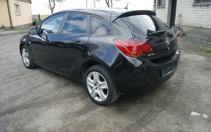 Opel Astra cena 22900 przebieg: 178000, rok produkcji 2011 z Słupca małe 121